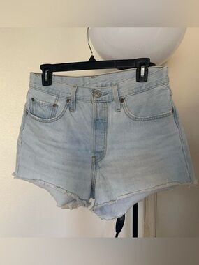 Levi’s Light Wash Denim cutoff high waisted Shorts